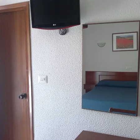 Отель Roca Винарос